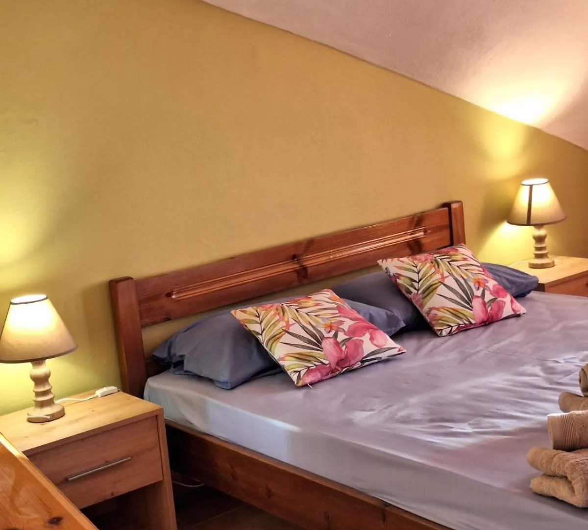 Oasis Complex Hotel Kardhakata Guest house