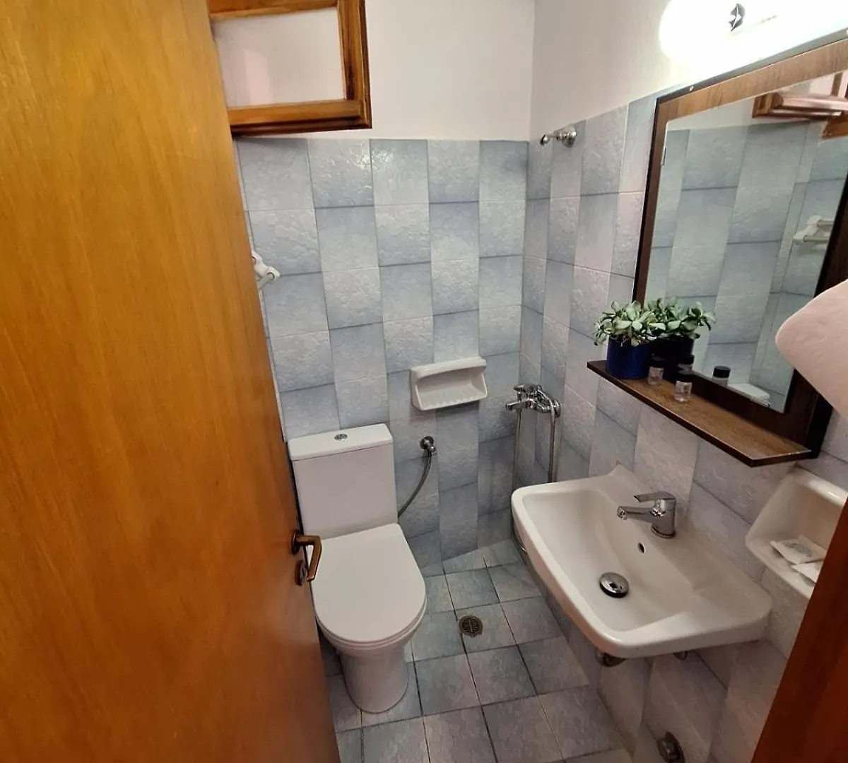 Oasis Complex Hotel Kardhakata